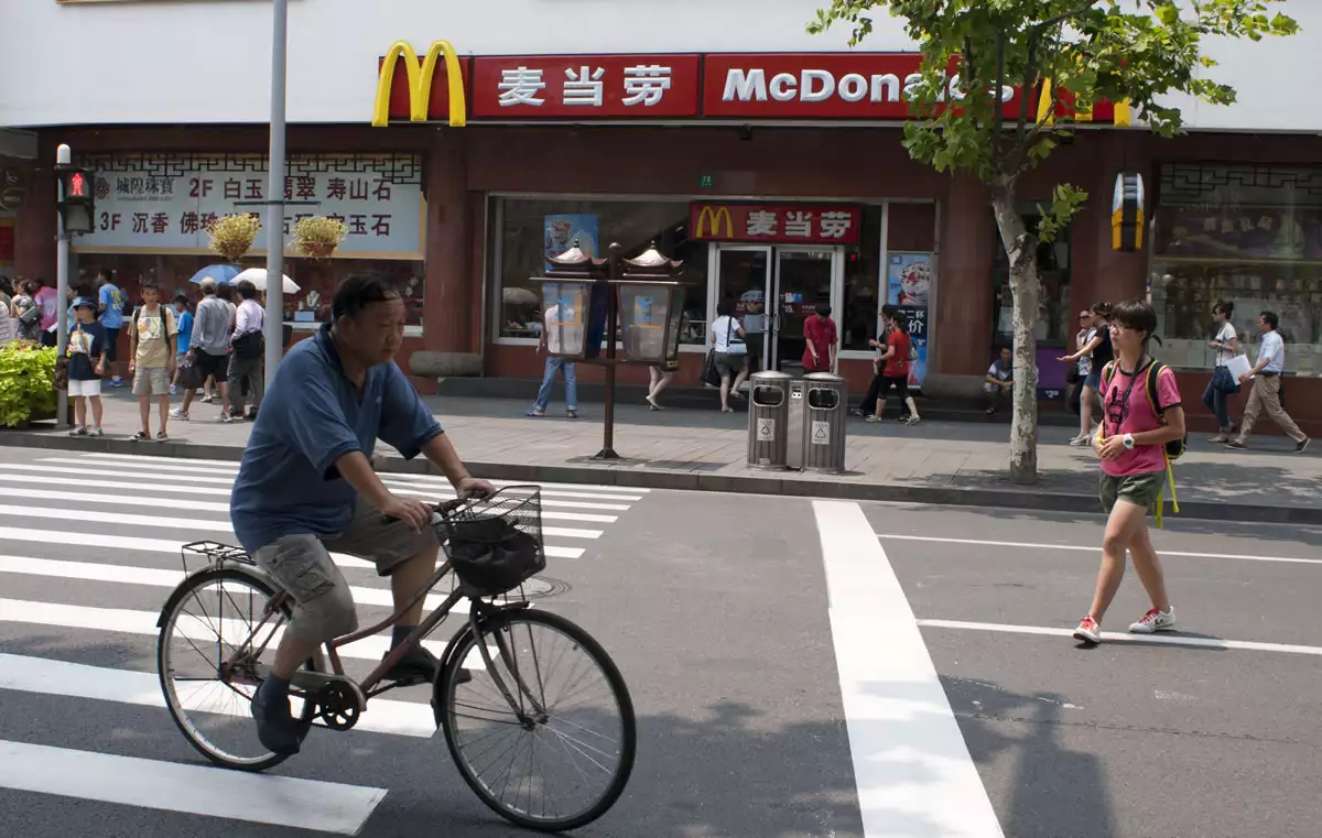 La proporción de empresas que planean expandir sus operaciones en China ha caído