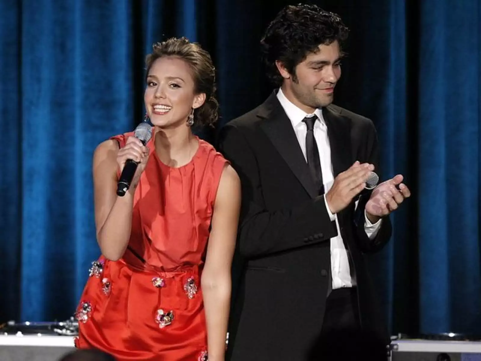 Jessica Alba y Adrian Grenier encabezaron el evento.