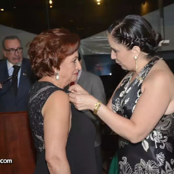 Silvia Mondragón,Paty Vela