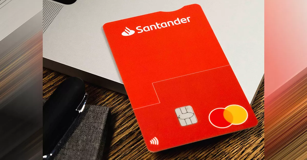 Imagen de las nuevas tarjetas de Banco Santander, con las cuales impulsa la inclusión financiera al ser las primeras tarjetas accesibles para personas con discapacidad visual, en el país.
