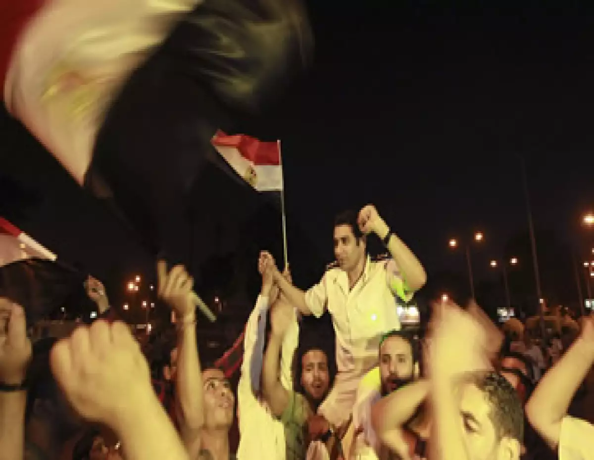 El ministro de Defensa, Abdel-Fatah El-Sisi, anunció la deposición de Mohamed Morsi como presidente y que el jefe del Tribunal Supremo asumirá un mandato interino antes de convocar elecciones.