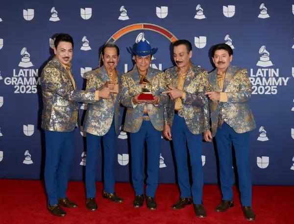 Los-tigres-del-norte-Grammys-2016