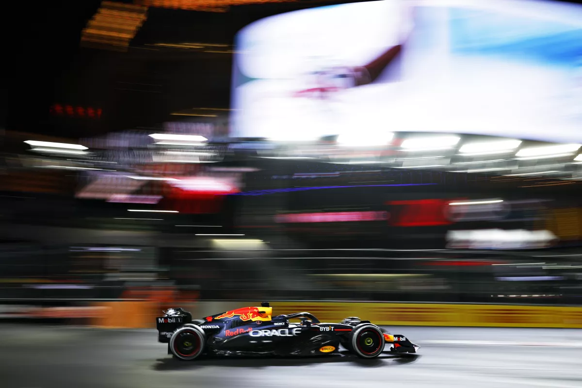 Foto del monoplaza de Max Verstappen durante la carrera del GP de Las Vegas 2024.