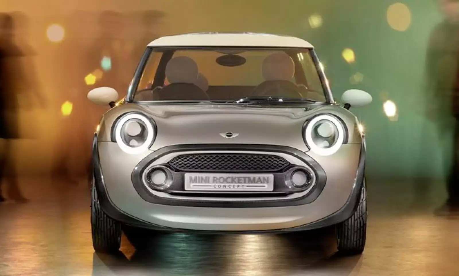 Un vehículo concepto basado en un viaje al espacio. El diseño sorprende sobre todo en sus puertas, que se extienden de una forma horizontal.