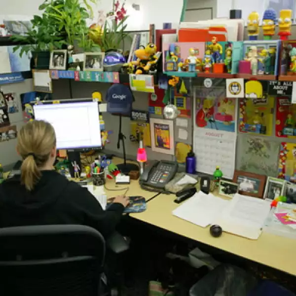 Una empleada de Google y su ‘peculiar’ cubículo.