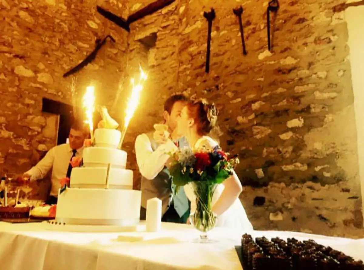 Una bella y sencilla boda, así fue como Sebastián y Angelique dejaron ver la boda de Arnaud y Claire.