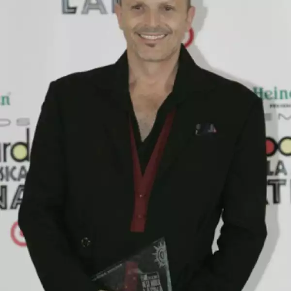 2007. 51 años. Lanzó su más reciente producción discográfica de nombre `Papito´, un disco recopilatorio de sus mas grandes éxitos, para el cual, además- invitó a varios de sus amigos cantantes para formar duetos.