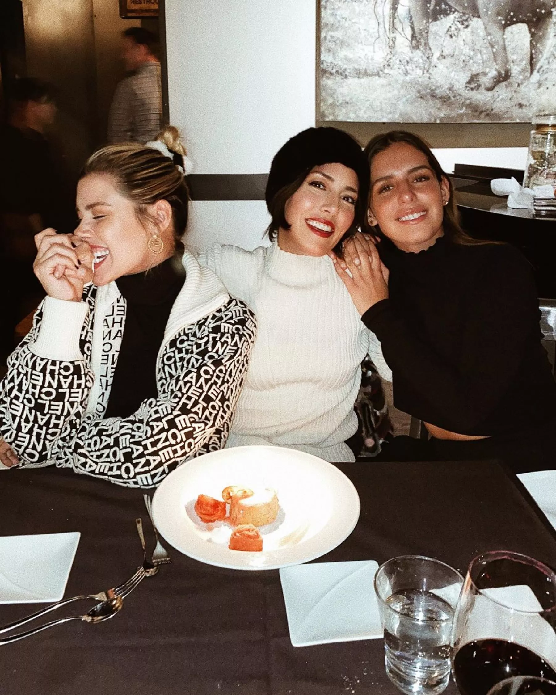 Michelle, Stephanie y Camila