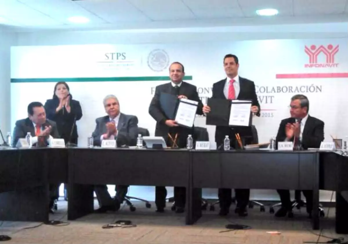 STPS e Infonavit acuerdan ofrecer vivienda a personas con discapacidad