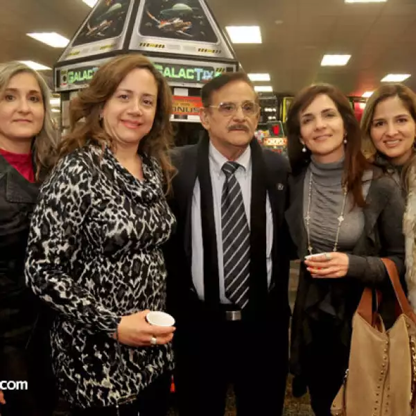 Rosalinda González, Marilú Brunell de Garza, Edilberto González, Paty González de Garza y Nancy González