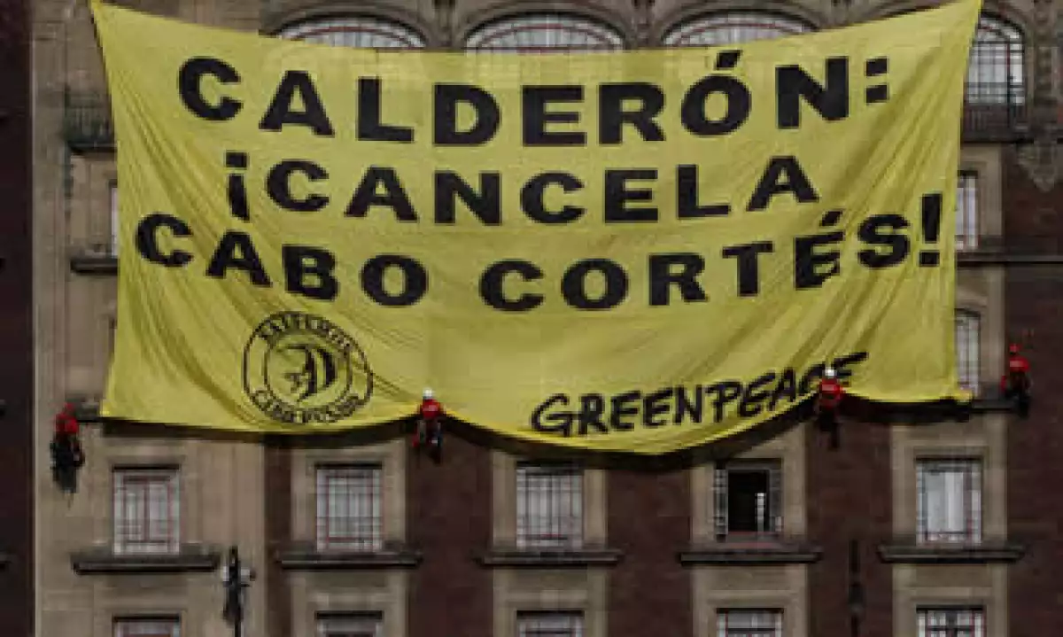 Los activistas afirman que los desechos y el tráfico del centro turístico dañarán el arrecife. (Foto: AP)