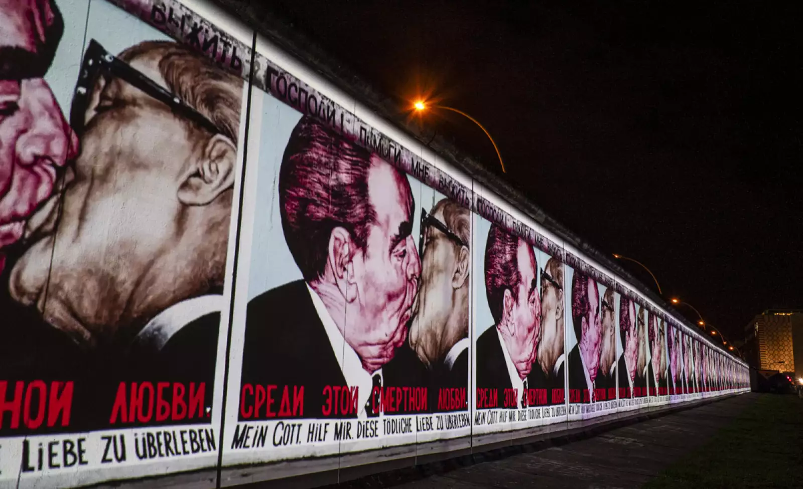 DOUNIAMAG-GERMANY-HISTORY-WALL-30YEARS