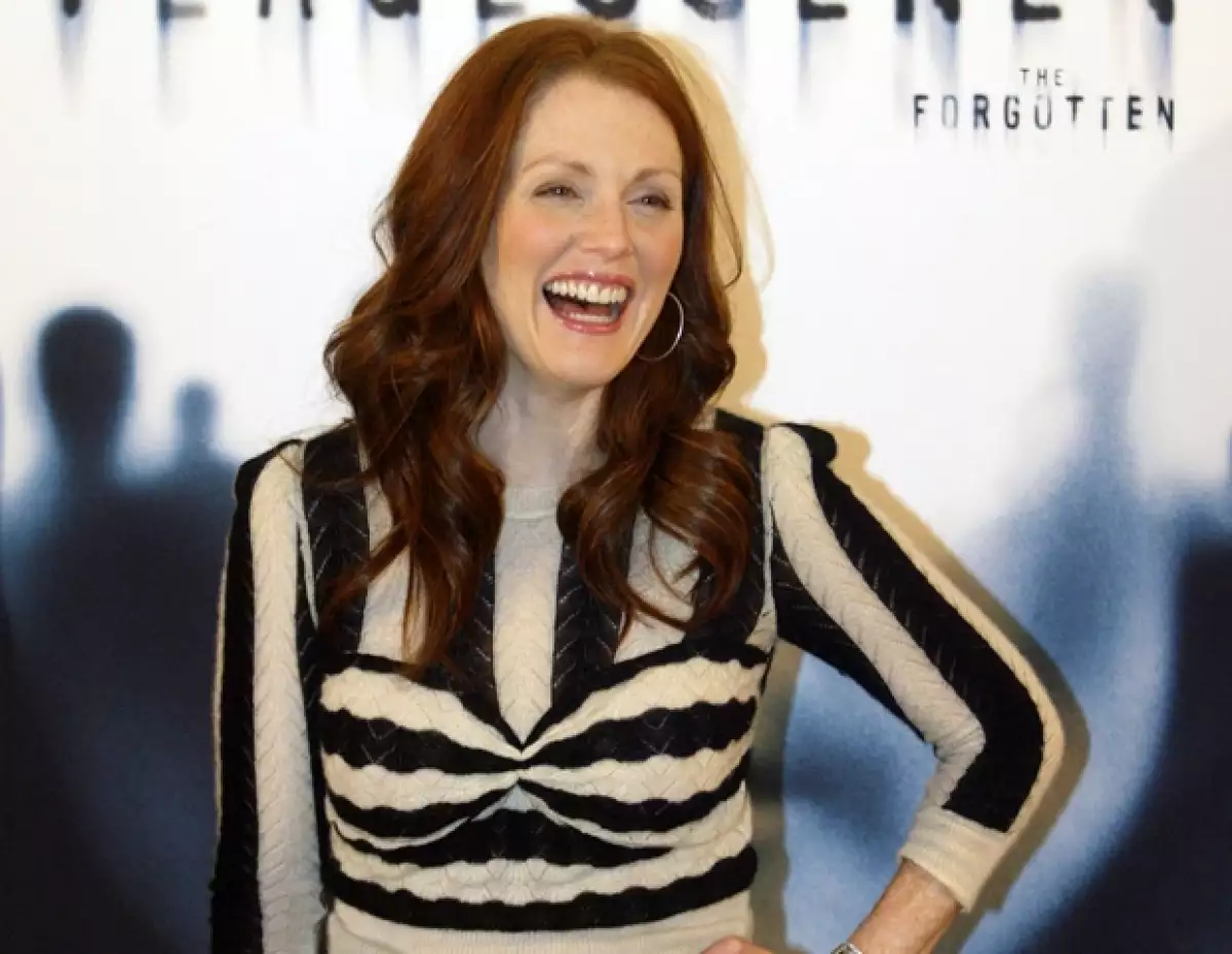Julianne ha protagonizado distintas campañas publicitarias, donde muestra su figura.