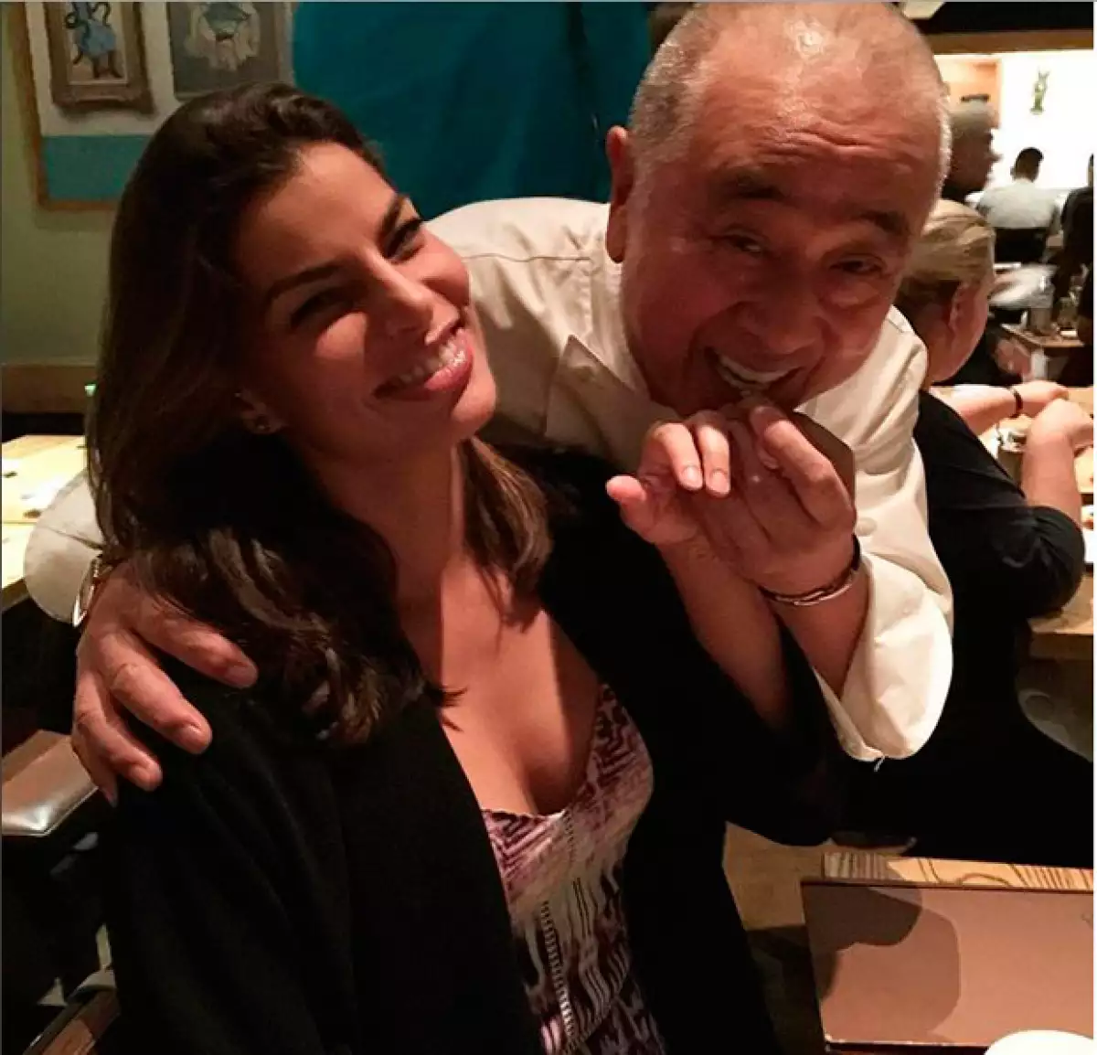 Nobu Matsuhisa bromeó al respecto del anillo de compromiso de Bárbara.