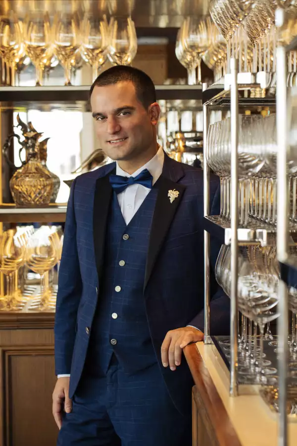 Sommelier Victor González