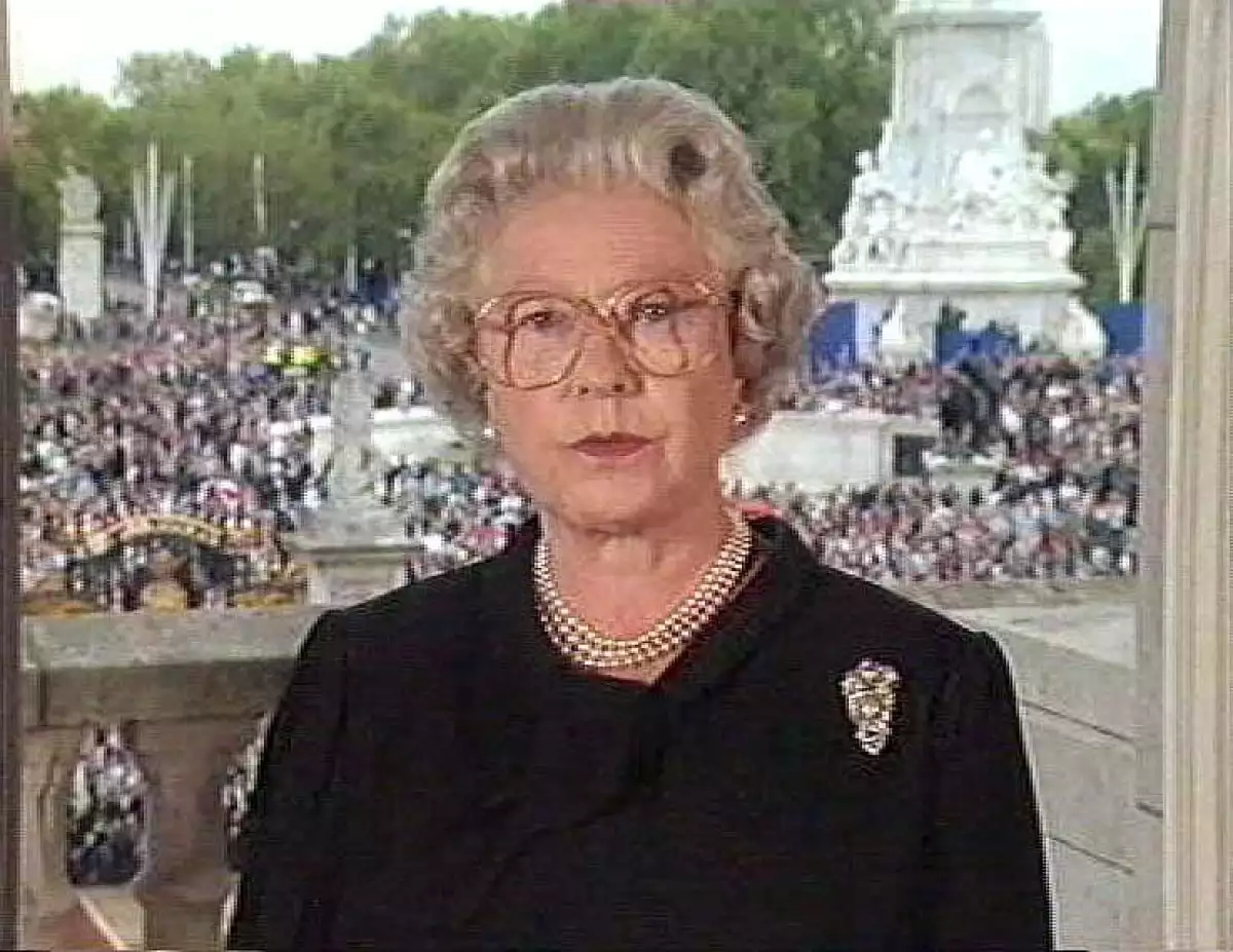 Isabel II en televisión