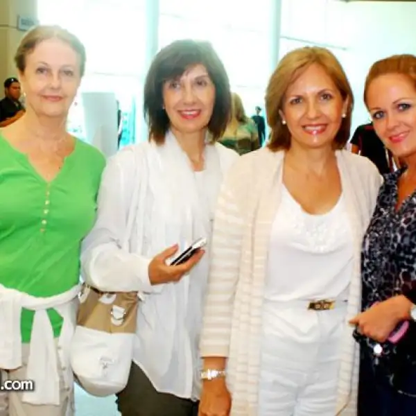Nelly de Marcos,María Nela de Shell,Anette Rojas de Manatou,Anette Manatou