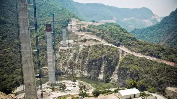 Construcci�n puente