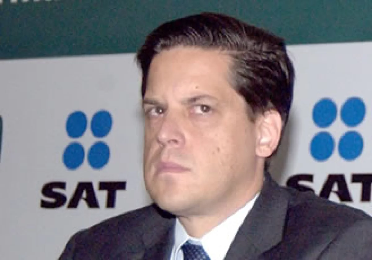 Alfredo Gutiérrez Ortíz Mena, jefe del SAT, precisó que en materia de ingresos tributarios se registró un incremento de 7.1% real durante 2010. (Foto: Notimex)