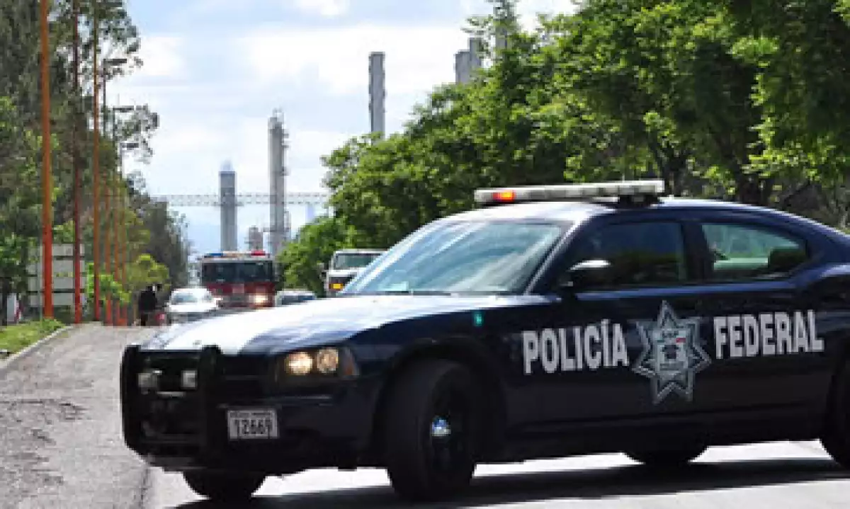 Dos trabajadores murieron en el incendio registrado este sábado en la refinería. (Foto: Notimex)