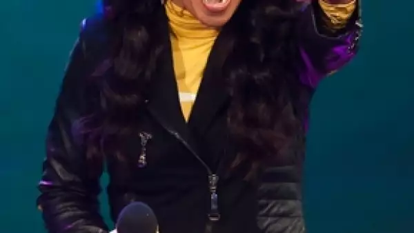 Con una bienvenida simbólica por parte de los niños Teletón para los pequeños que padecen cáncer, y con la presencia de Lucero iniciaron las actividades del Teletón 2009.