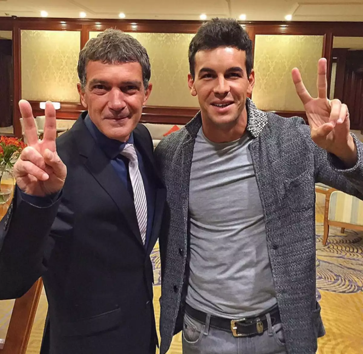 El actor español visitó México para promocionar su nueva película, “Los 33", y en entrevista para Quién® resaltó el aprendizaje que tuvo de su compatriota.