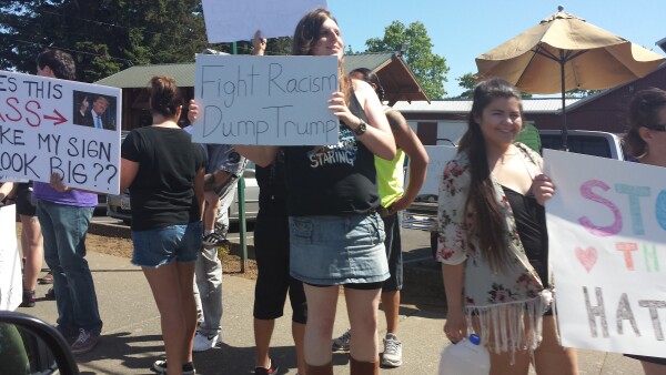 "Dump Trump"