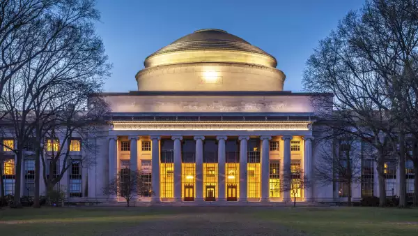 Estudiantes que sobresalen en los campos de la ciencia, tecnología, ingeniería y matemáticas ofrecen la inversión más rentable.