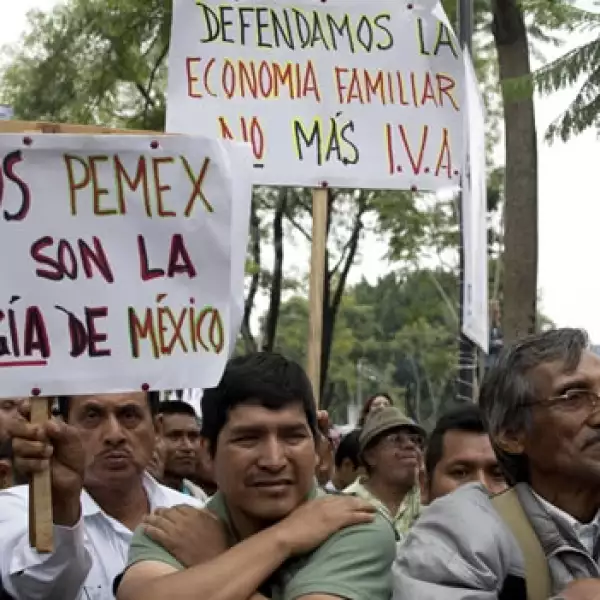 AMLO realiza asamblea contra la reforma energética