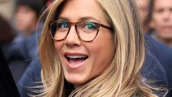 Jennifer Aniston nos regaló esta cara mientras estaba en el set.