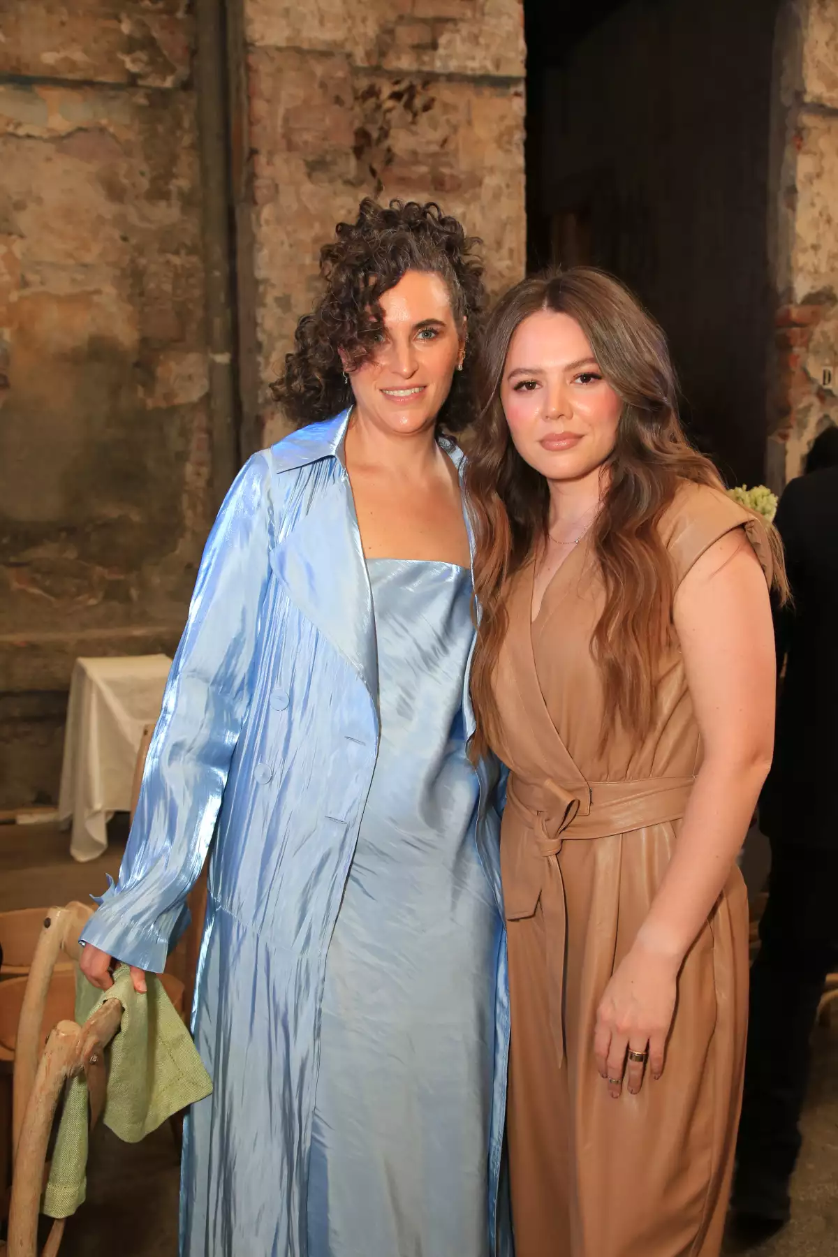 Diana Atri y Joy Huerta en la boda de Saskia 