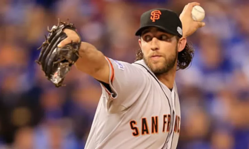 Madison Bumgarner tiene un salario de 3.9 mdd para este año. (Foto: AFP )
