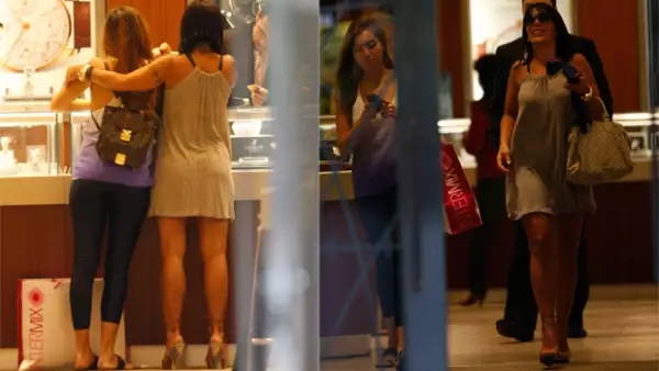 La cantante mexicana y su hija pasaron una tarde amena visitando las tiendas del Bal Harbour Mall de la `Ciudad del Sol´.