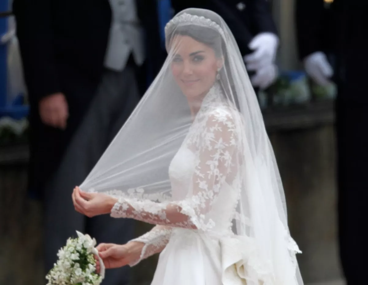 Hubo quienes compararon el vestido de Kate con el que usó Grace Kelly.