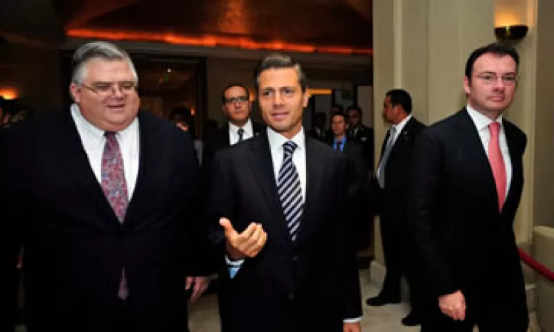 El presidente Enrique Peña Nieto y Agustín Carstens encabezaron la conferencia internacional por los 20 años de autonomía de Banxico. (Foto: Notimex)