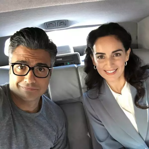 Selfie time! Los artistas mexicanos en el set de grabación.