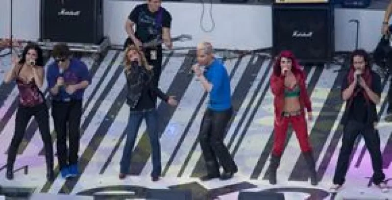 Con una edición limitada, el grupo mexicano sacó a la venta su último álbum de estudio `Para olvidarte de mí', luego de más de cuatro años en los que se dieron a conocer.