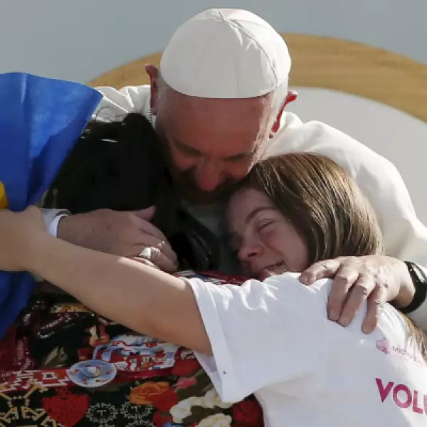 En sus palabras el papa les dijo a los jóvenes que nunca dejen de soñar, pero que no sean dormilones.