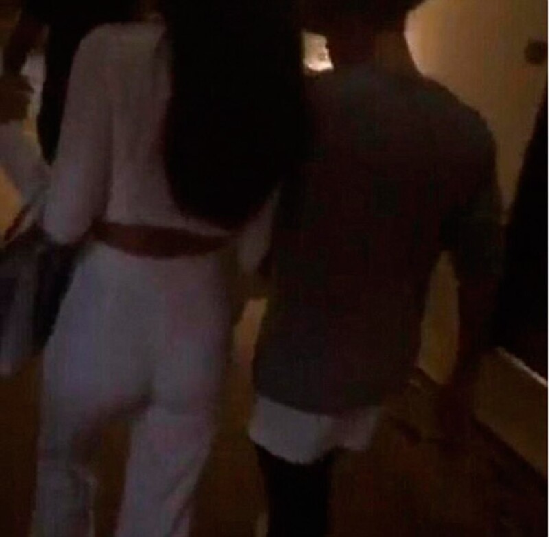 Se dice que la pareja salió tomada de la mano del lugar.
