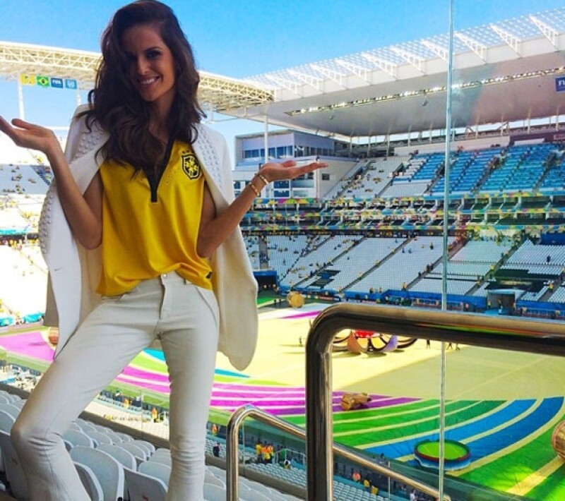 Izabel Goulart, guapa modelo brasileña publicó una imagen desde el estadio Corinthians.