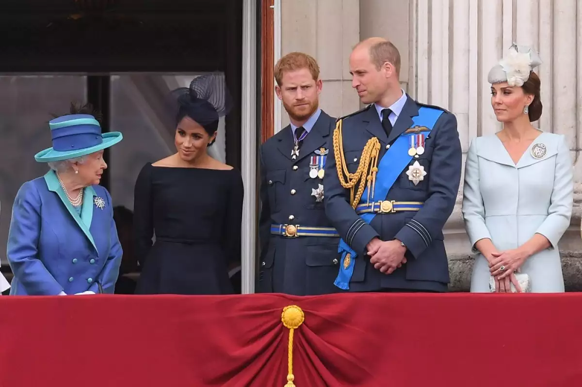 Reina Isabel II, Meghan Markle, príncipe Harry, príncipe William y Kate Middleton