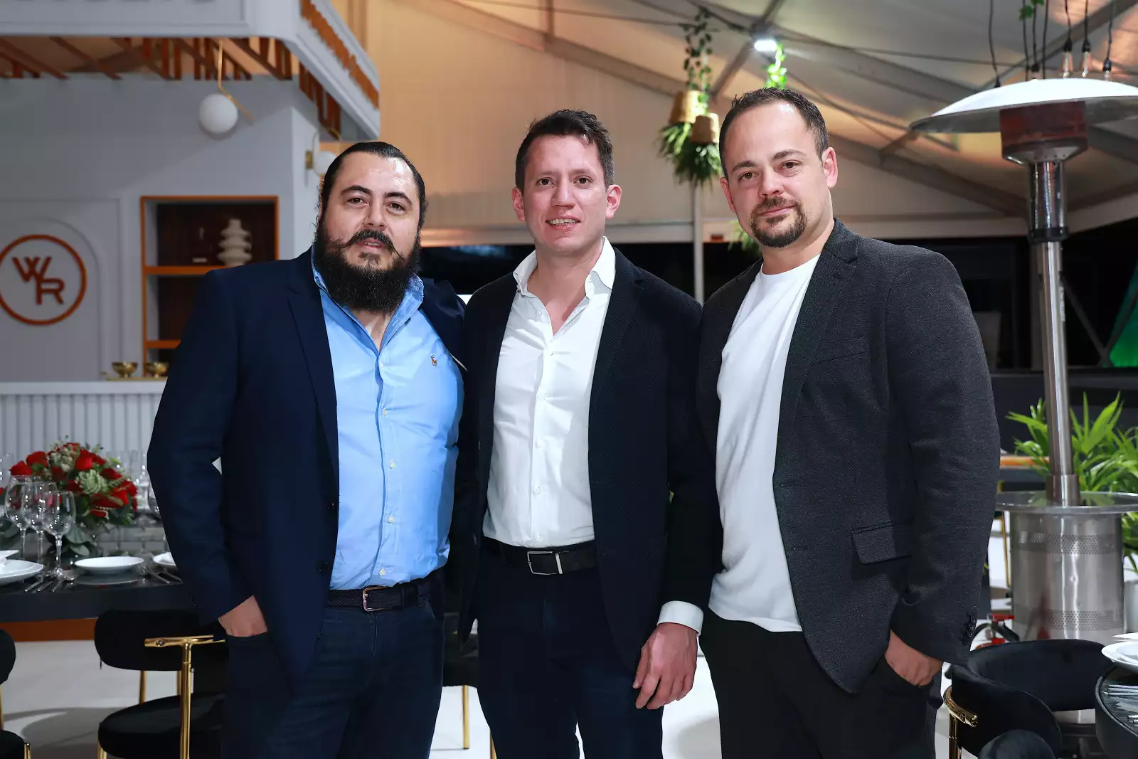 Enrique Casarrubias, Indra Carrillo Perea y Roberto Alcocer  ( l