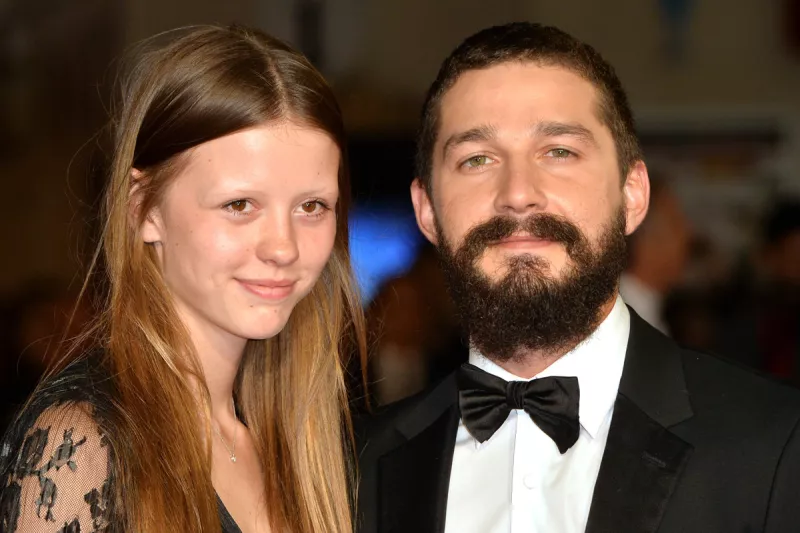 Los actores Mia Goth y Shia Labeouf
