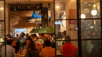 Foto del restaurante La Docena lleno de comensales en CDMX.