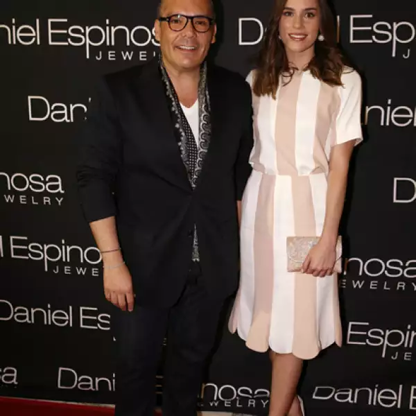 Daniel Espinosa,Christa B. Allen