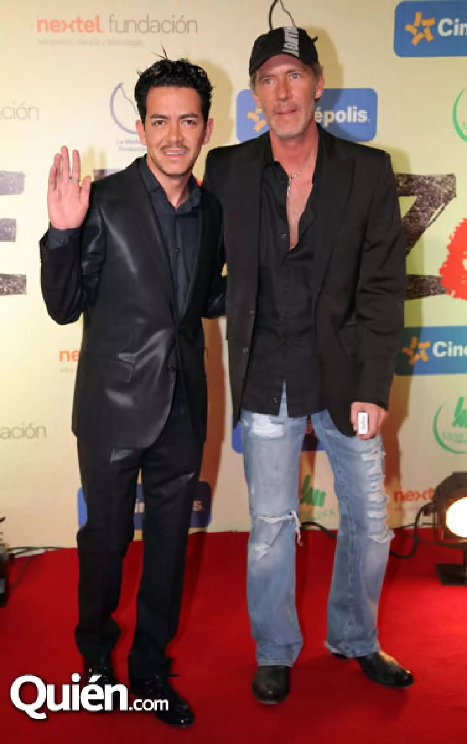 Manolo Caro habló de su próximo proyecto de teatro donde compartirá escenario con Eiza González.