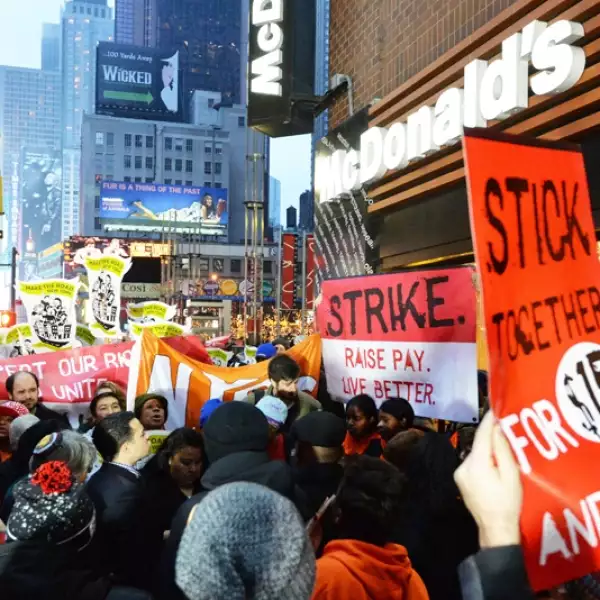 protesta en el mcdonald´s de time square