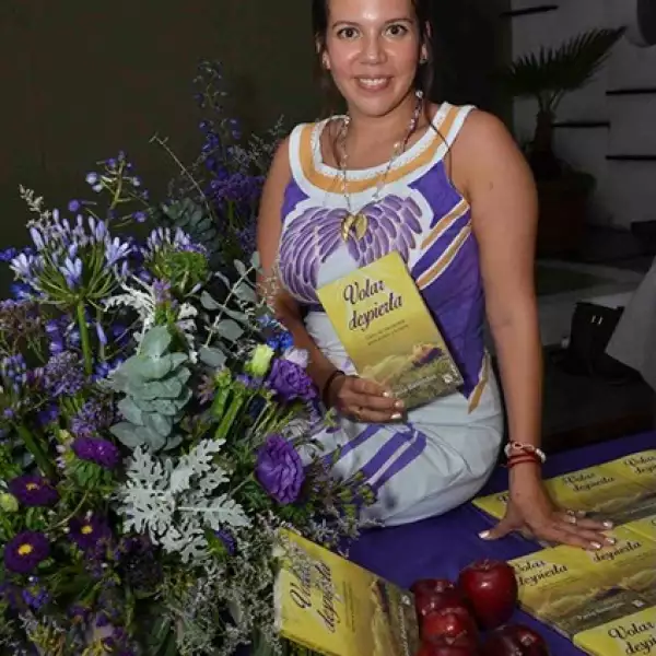 La autora del libro Paola Beléndez.