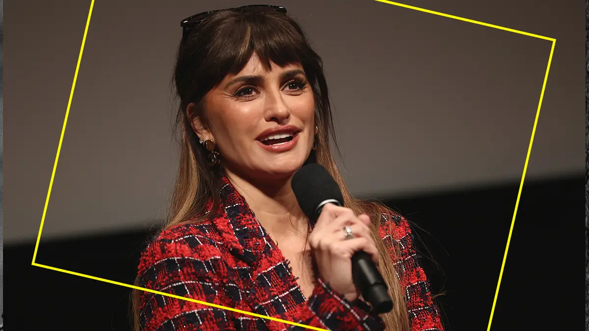 Penélope Cruz habla de la maternidad y cómo ella y su esposo crían a sus hijos.