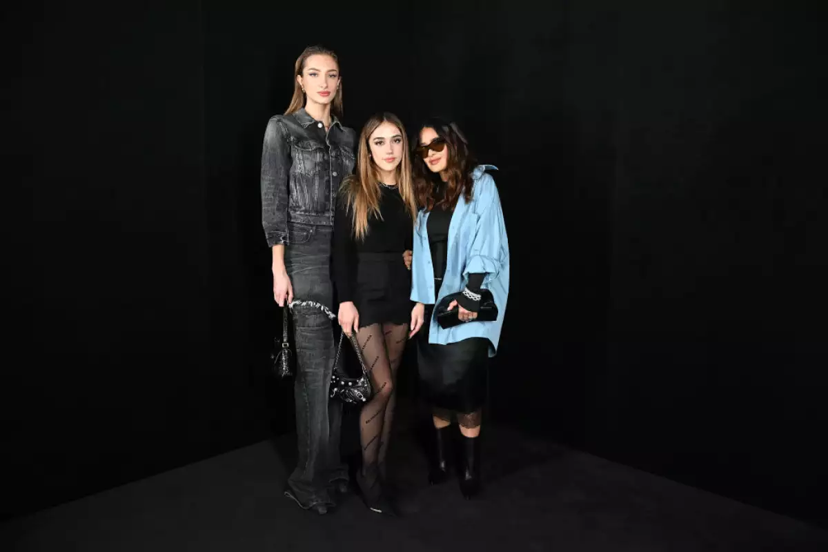 Balenciaga : Photocall - Paris Fashion Week - Womenswear F/W 2022-2023